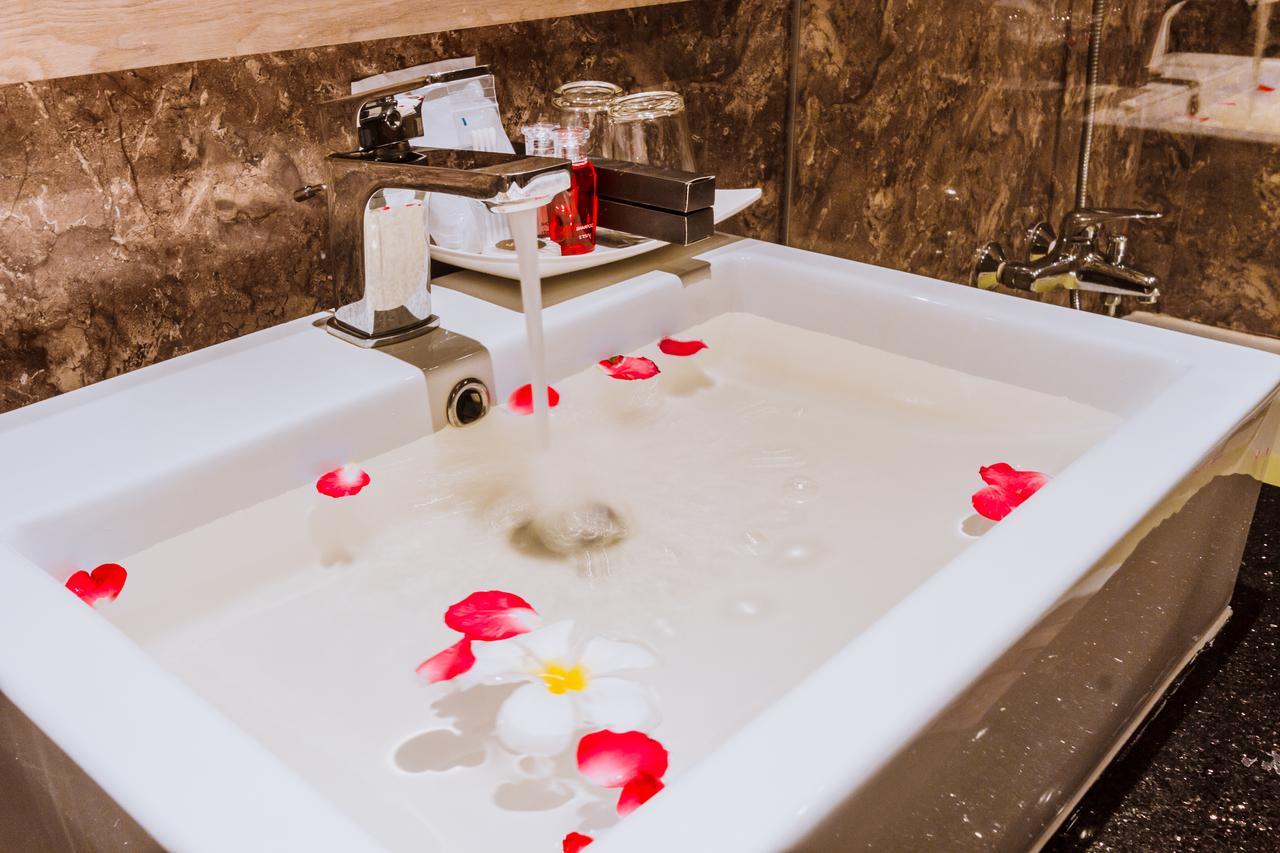 Airport Beach Hotel Phuket - Sha Extra Plus Nai Yang Luaran gambar
